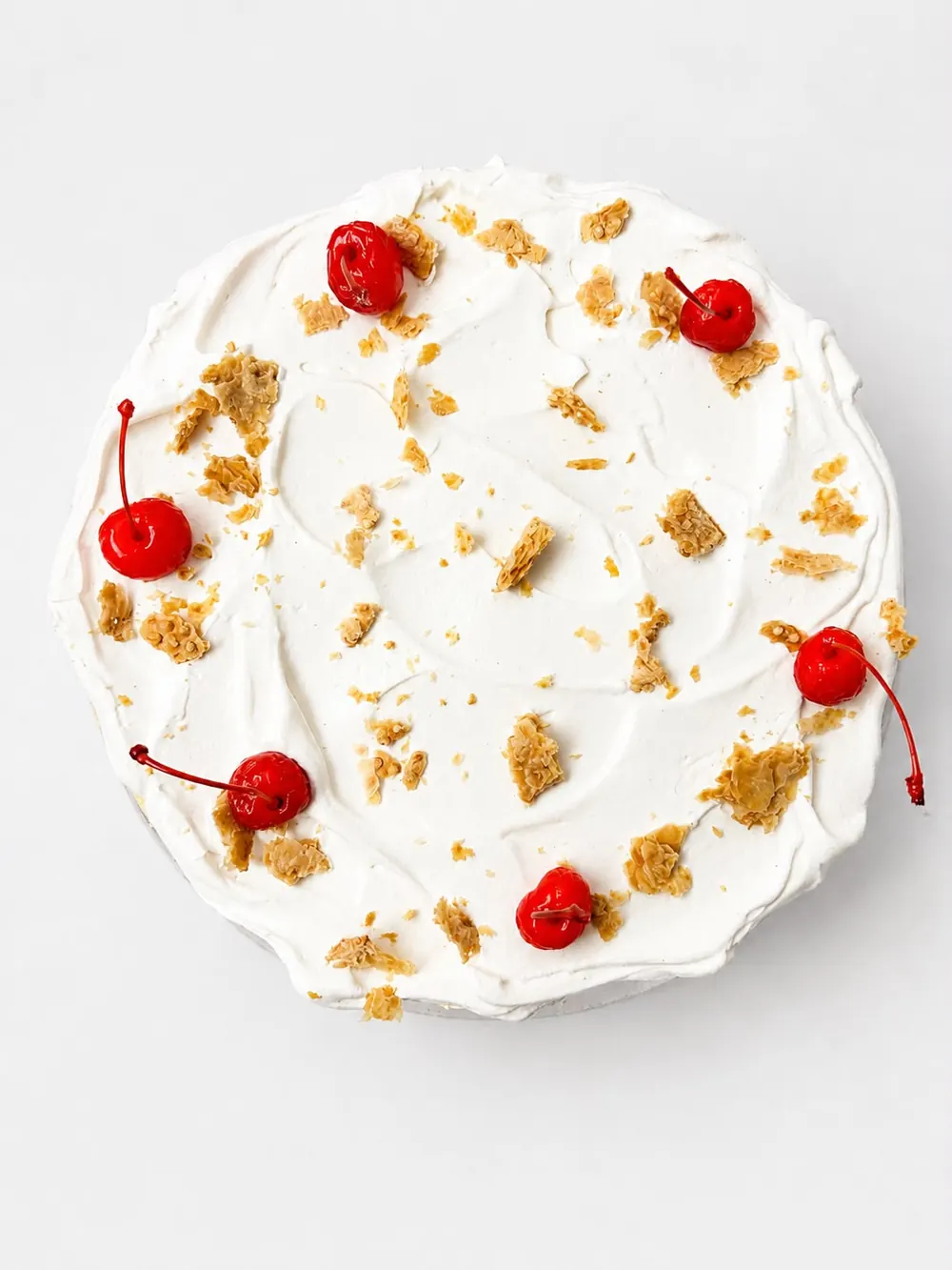 Torta sa šlagom, višnjama i hrskavim komadićima