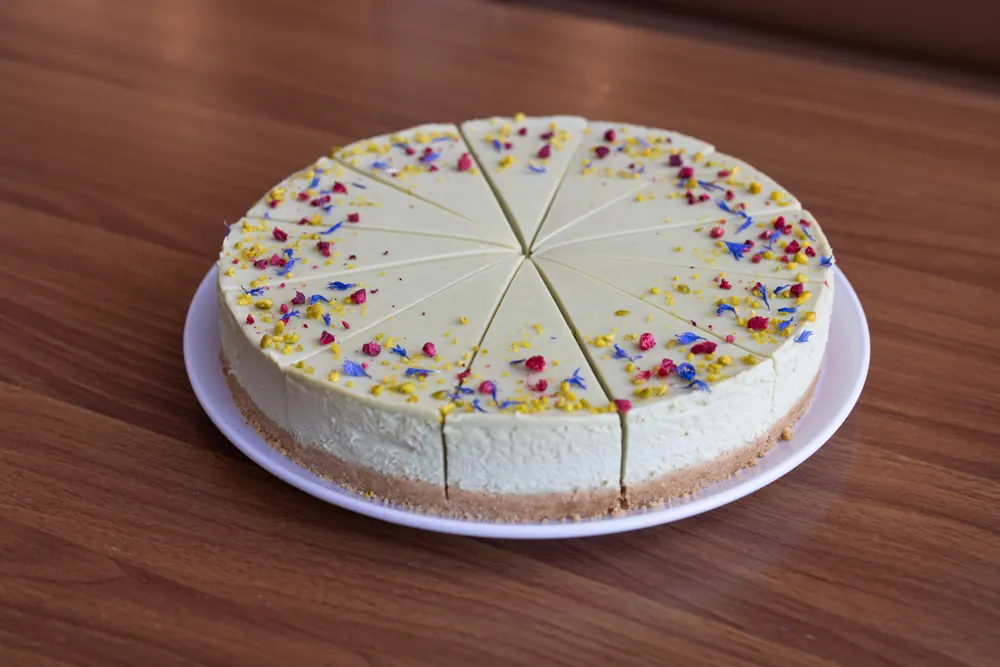 Cheesecake s jestivim cvijećem